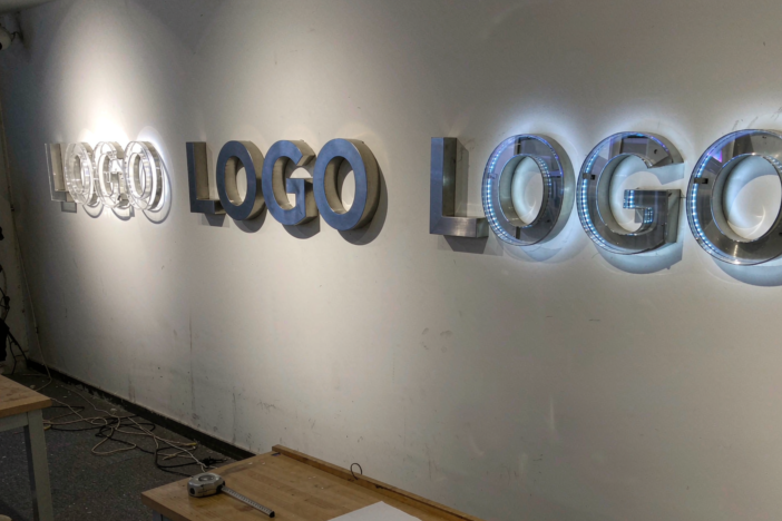 益阳LOGO墙三种立体字方案对比示意图