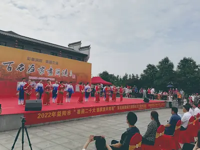 益阳大型户外公益活动实拍——主舞台文艺演出进行中